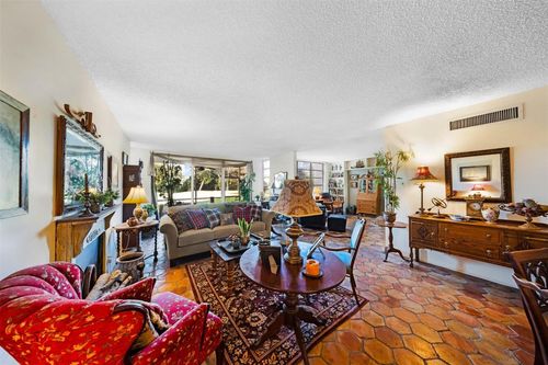 105-3930 Oaks Clubhouse Dr, Pompano Beach, FL, 33069-3670 | Card Image