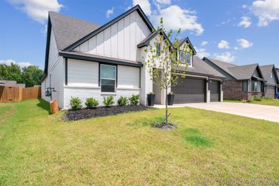 7117 E 154th Place S, House other with 4 bedrooms, 2 bathrooms and null parking in Bixby OK | Image 1