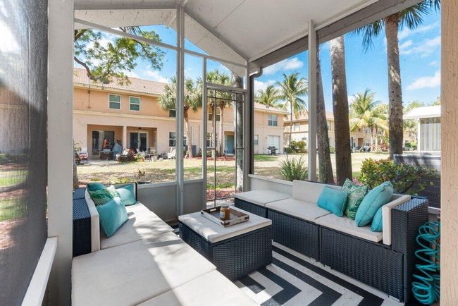 453 Rainbow Springs Ter, Townhouse with 3 bedrooms, 3 bathrooms and null parking in Royal Palm Beach FL | Image 12
