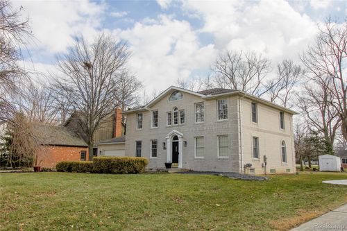 8121 Saint James Dr, Grosse Ile, MI, 48138-1716 | Card Image