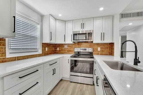 216 Flanders E E, Delray Beach, FL, 33484 | Card Image