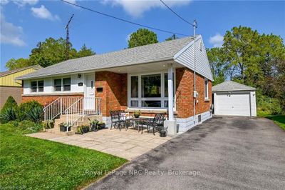 7027 Garden St, House other with 3 bedrooms, 3 bathrooms and 4 parking in Niagara Falls ON | Image 2