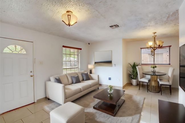 11055 Vailview Dr, House other with 3 bedrooms, 2 bathrooms and null parking in Houston TX | Image 5