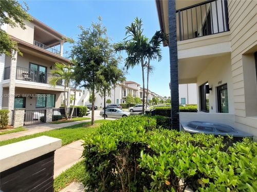 4906 Nw 83rd Path, Doral, FL, 33166-5534 | Card Image