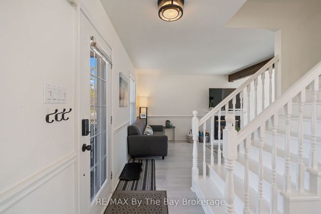 15 Baker St, House other with 4 bedrooms, 2 bathrooms and 4 parking in Wasaga Beach ON | Image 5