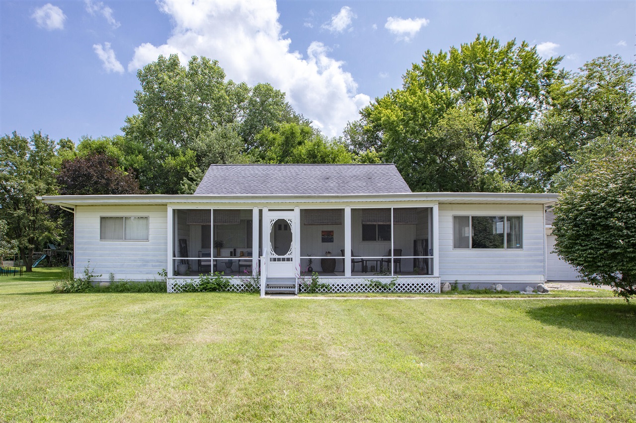Schirmer Pkwy, Buchanan, MI 49107