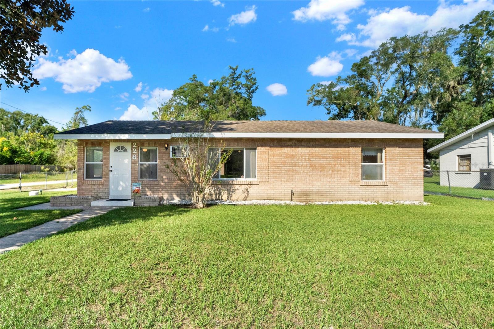 228 S Blue Lake Avenue, For Sale in DELAND Zoocasa