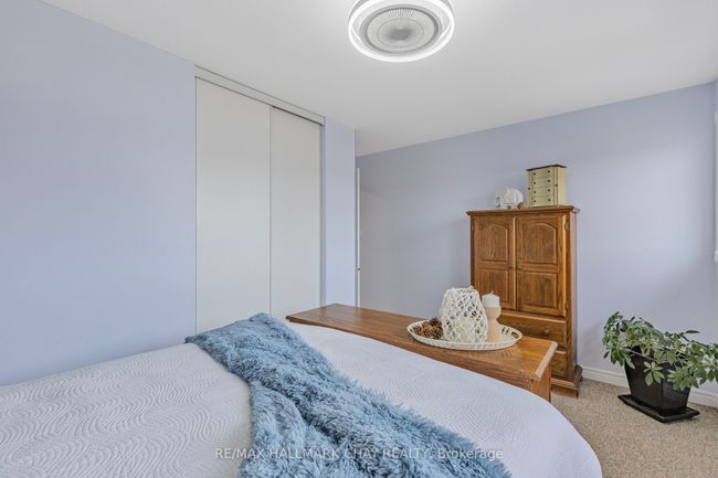 17 Michael Cres, House attached with 3 bedrooms, 2 bathrooms and 2 parking in Barrie ON | Image 16