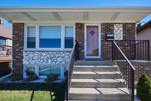 4043 Wagner Ave, Schiller Park, IL, 60176-2107 | Card Image