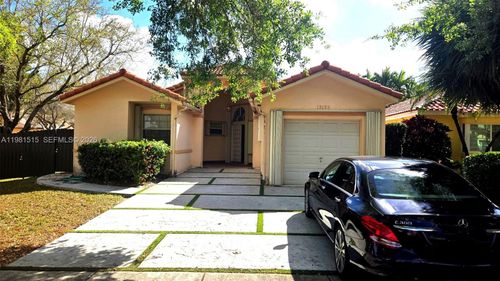 15153 Nw 89th Pl, Miami Lakes, FL, 33018-1365 | Card Image
