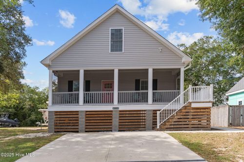 101 Sw 28th St, Oak Island, NC, 28465-7610 | Card Image