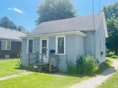 1215 E Main Street, House other with 3 bedrooms, 1 bathrooms and 12 parking in Streator IL | Image 2