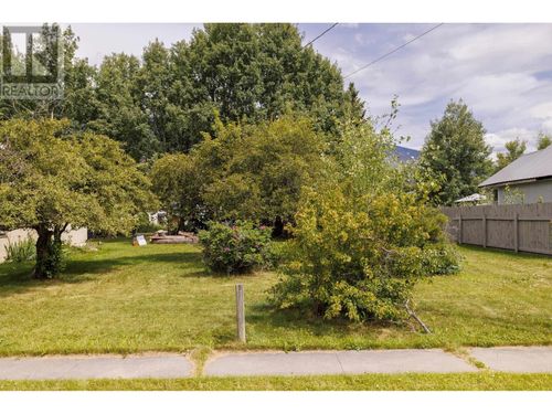 1060 4th Ave, McBride, BC, V0J2E0 | Card Image