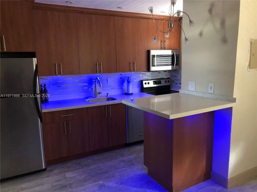 apt-29-4081 Dixie Hwy, Oakland Park, FL, 33334-3064 | Card Image