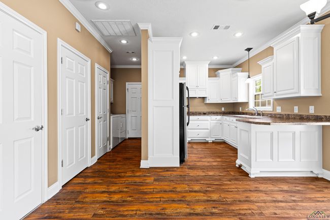 411 W Austin St, House other with 3 bedrooms, 2 bathrooms and null parking in Jefferson TX | Image 10