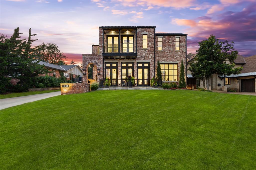 Huntington Ave, Nichols Hills, OK 73116