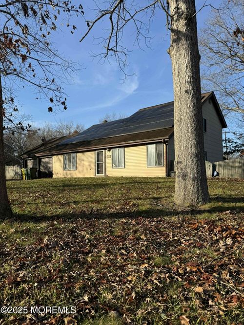 1557 Alamitos Dr, Lakewood, NJ, 08701-3848 | Card Image