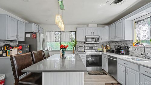97 Old Rd, Brewster, NY, 10509-5942 | Card Image
