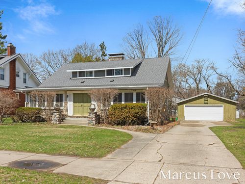 318 Sanborn Ave, Big Rapids, MI, 49307-1740 | Card Image