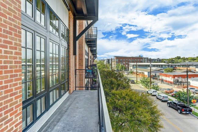 Located in walkable, vibrant East Austin—just steps from the city's best restaurants, breweries, shops, and cafes. Quick access to Lady Bird Lake, the hike-and-bike trail, Whole Foods, H-E-B, downtown, and the airport. | Image 8