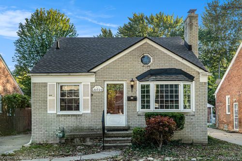 20926 Lennon St, Harper Woods, MI, 48225-1421 | Card Image