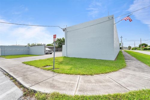 105 Ne 1st Rd, HOMESTEAD, FL, 33030-6112 | Card Image