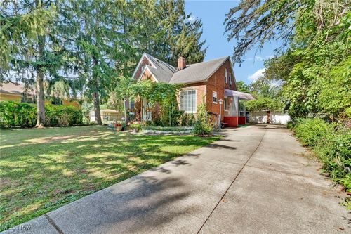 5956 Stumph Rd, Parma, OH, 44130-1739 | Card Image