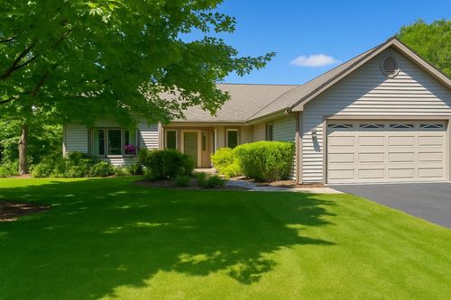 W168N10315 Wild Rose Lane, Germantown, WI, 53022 | Card Image