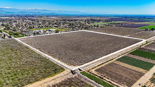 896 N Mariposa Ave, Visalia, CA, 93292-9728 | Card Image