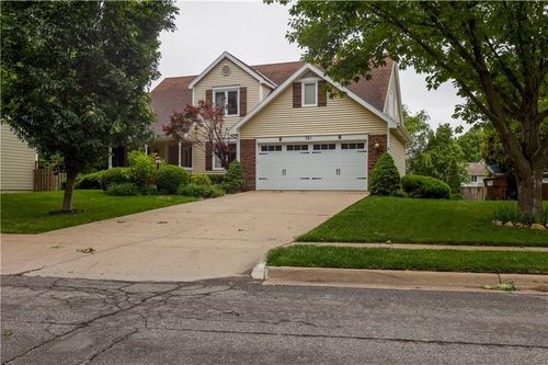 721 Eldridge St, Lawrence, KS, 66049-3706 | Card Image
