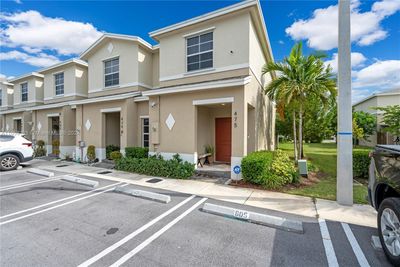 475 Ne 4th Ln, Townhouse with 3 bedrooms, 3 bathrooms and null parking in Florida City FL | Image 1