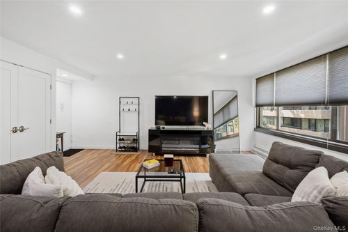 apt-5b-16705 12th Ave, Whitestone, NY, 11357-2206 | Card Image