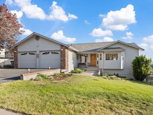 2220 Kimberly Dr, Klamath Falls, OR, 97603-5300 | Card Image