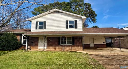 9033 Craigmont Rd Sw, Huntsville, AL, 35802-2909 | Card Image