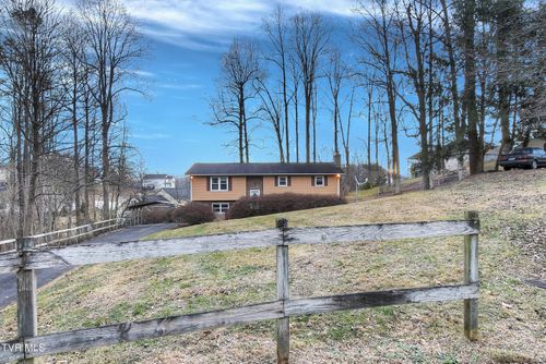 114 Revere Cir, Elizabethton, TN, 37643-7239 | Card Image
