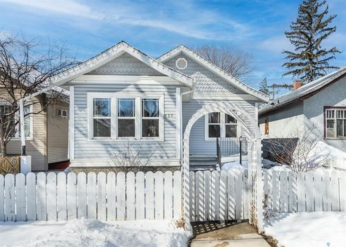 625 4th Ave N, Saskatoon, SK, S7K2M8 | Card Image