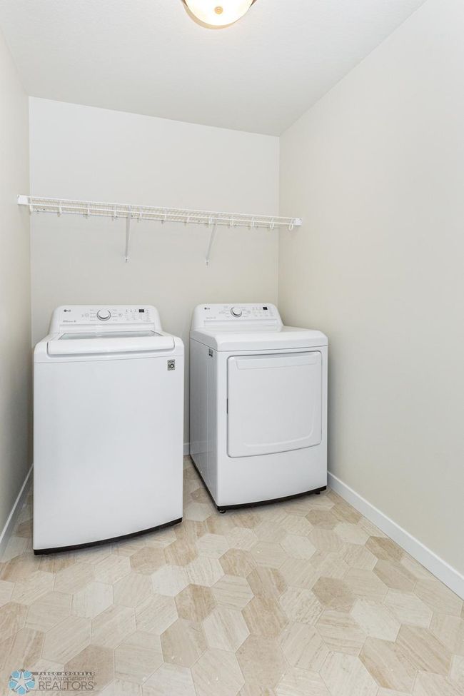 Laundry Room - Washing Machine and Dryer Incl! | Image 22