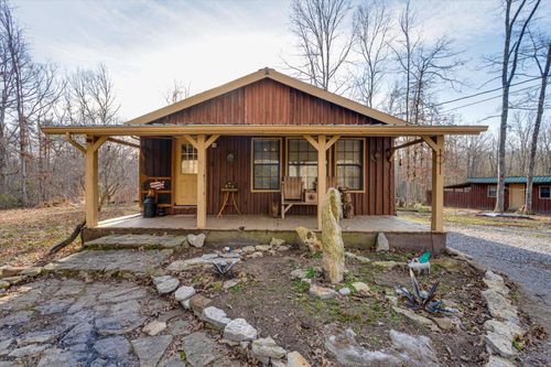 123 Powers Ln, Pikeville, TN, 37367-7732 | Card Image