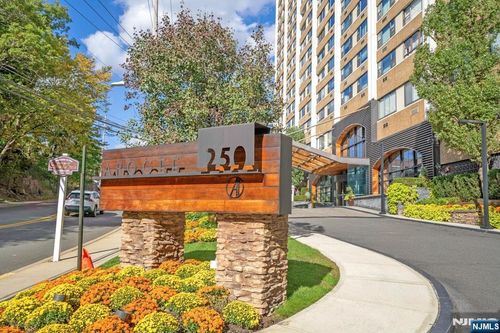 250 Gorge Rd, Cliffside Park, NJ, 07010-1301 | Card Image