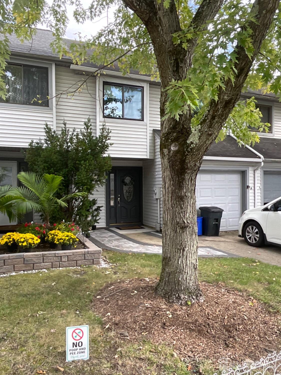 Lexington Cir, Matawan, NJ 07747