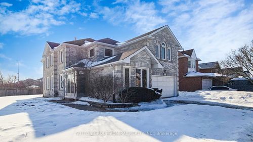 215 Westhampton Drive, Vaughan, ON, L4J7Y8 | Card Image