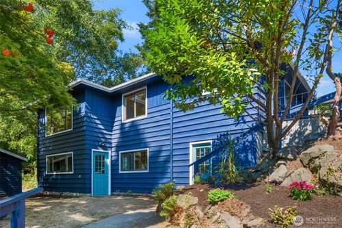 8139 14th Ave Sw, Seattle, WA, 98106-2138 | Card Image