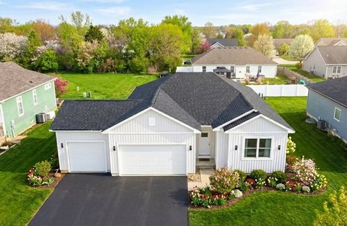 1002 Joshua Ln, Genoa, IL, 60135-7532 | Card Image