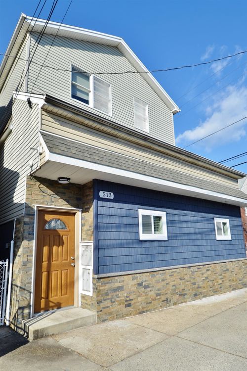 513 Avenue A, Bayonne, NJ, 07002-1500 | Card Image
