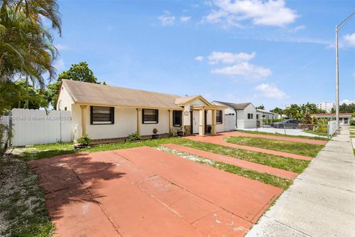 620 Ne 2nd Pl, Hialeah, FL, 33010-5002 | Card Image