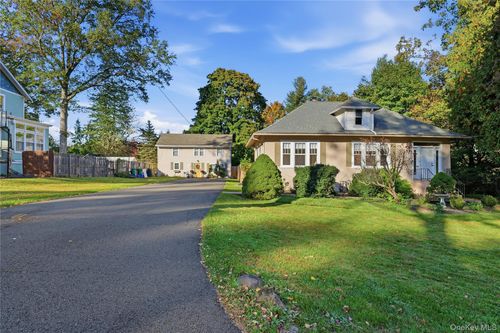 275 Maple Rd, Valley Cottage, NY, 10989-1427 | Card Image