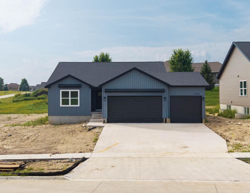 209 Riverbend Rd, Waverly, IA, 50677-4410 | Card Image