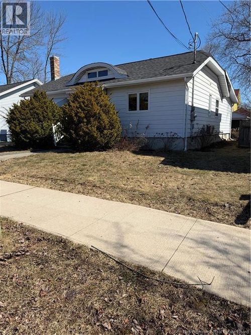 37 Winter Ave, Moncton, NB, E1C5X2 | Card Image