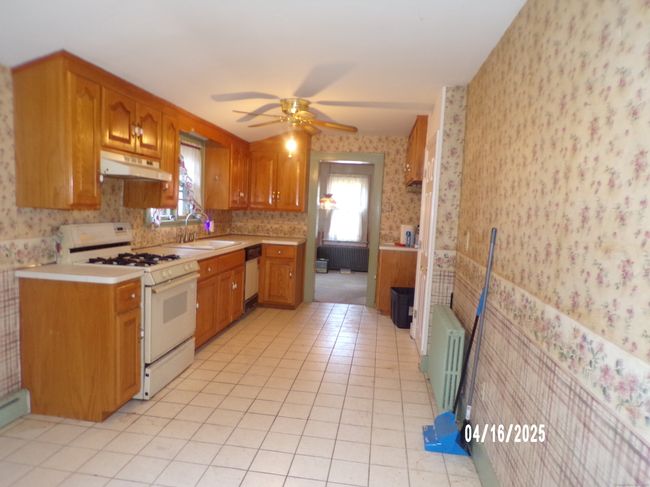 17 Gardners Ln, House other with 3 bedrooms, 2 bathrooms and 4 parking in Ansonia CT | Image 8
