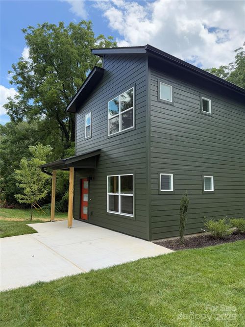 2 Cub Rd, Asheville, NC, 28806-1809 | Card Image